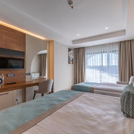 מלון Moon Palace 5*