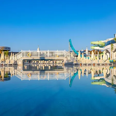 Готель Moon Palace