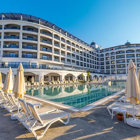 Moon Palace Готель