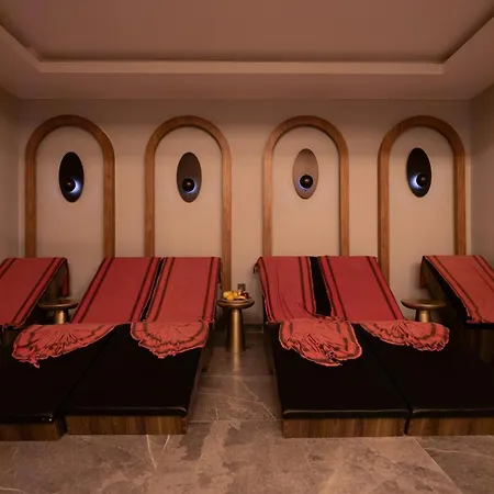 Moon Palace מלון