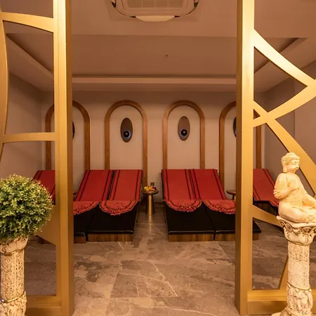 מלון Moon Palace