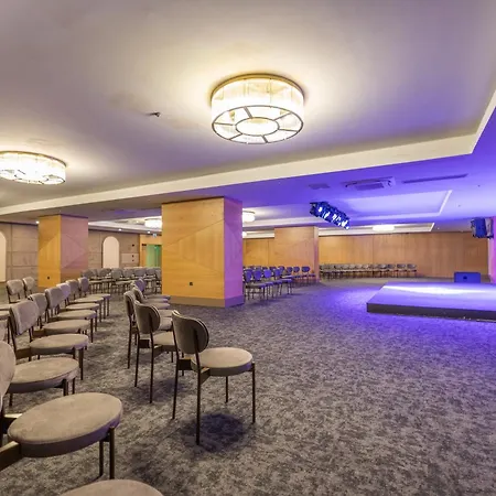 מלון Moon Palace