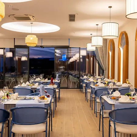 Moon Palace מלון 5*