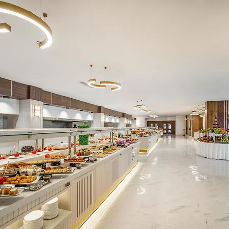 מלון Moon Palace